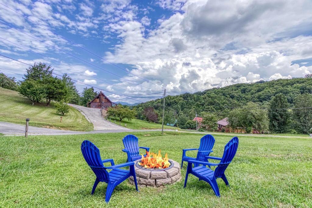 Amazing Grace-1089 Of Free Area Attraction Tickets For Each Paid Day!!! Villa Sevierville Exterior photo